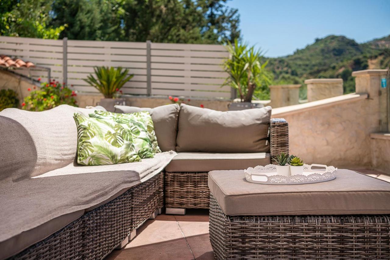 Verekinthos Villas - Pool, Hot Tub, Bbq, Kids Playground, Stunning Mountain Views Yerolakkos ภายนอก รูปภาพ