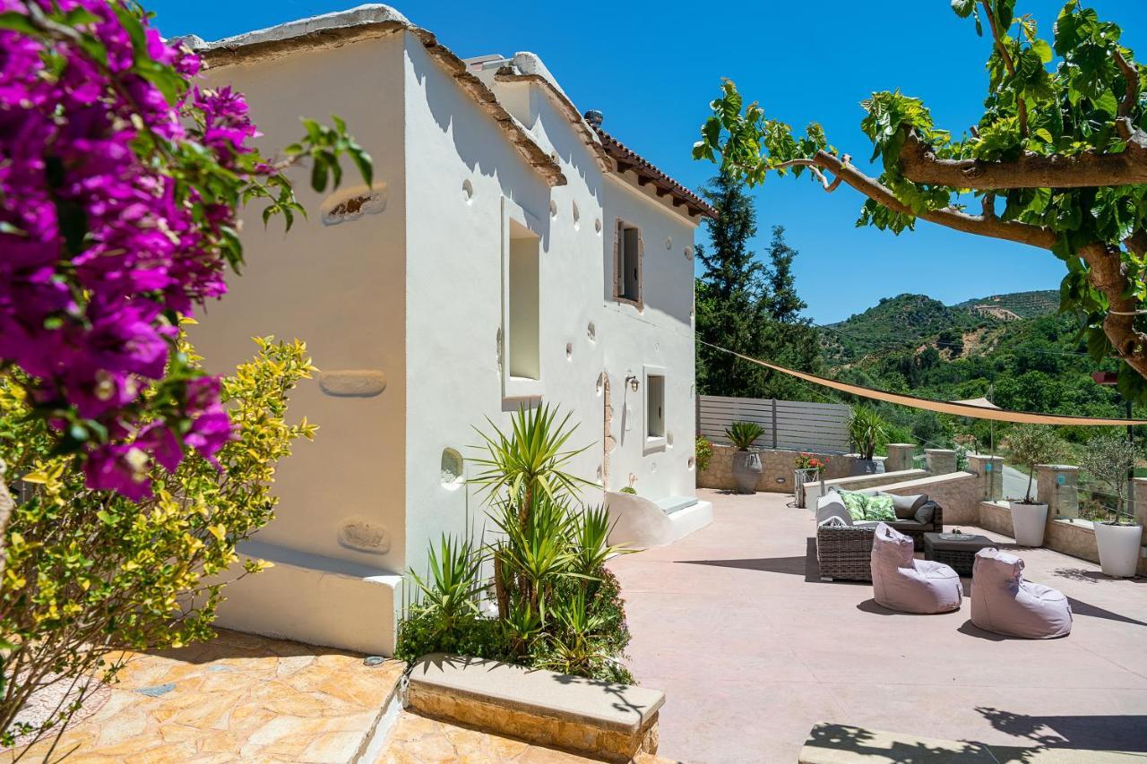 Verekinthos Villas - Pool, Hot Tub, Bbq, Kids Playground, Stunning Mountain Views Yerolakkos ภายนอก รูปภาพ