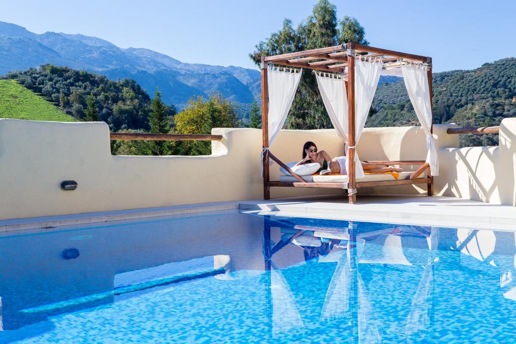 Verekinthos Villas - Pool, Hot Tub, Bbq, Kids Playground, Stunning Mountain Views Yerolakkos ภายนอก รูปภาพ