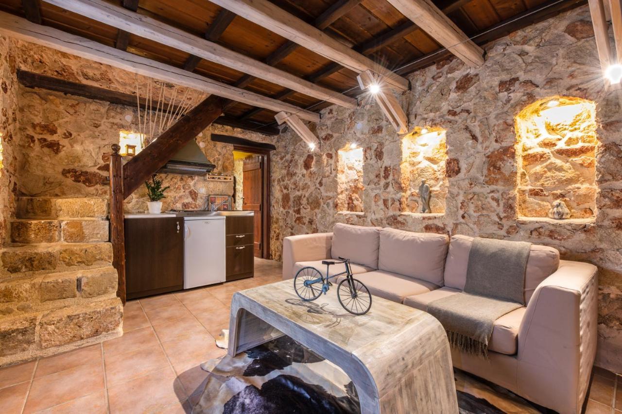 Verekinthos Villas - Pool, Hot Tub, Bbq, Kids Playground, Stunning Mountain Views Yerolakkos ภายนอก รูปภาพ