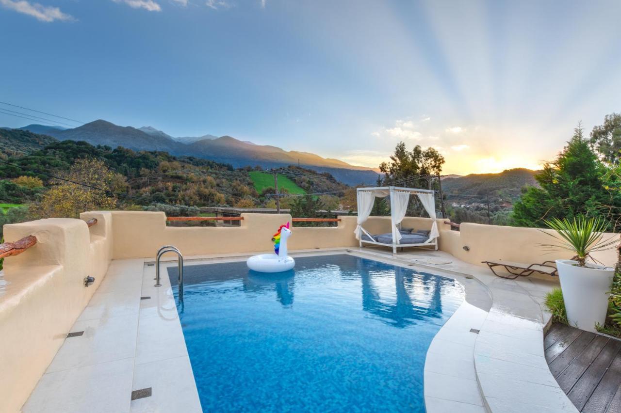 Verekinthos Villas - Pool, Hot Tub, Bbq, Kids Playground, Stunning Mountain Views Yerolakkos ภายนอก รูปภาพ